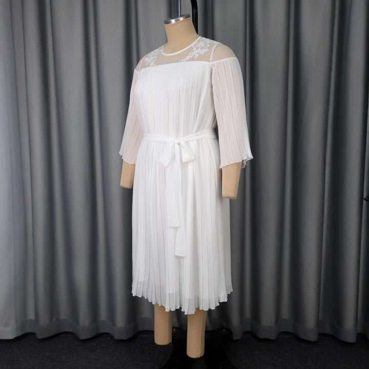 Damen festliches Faltenkleid mit Spitzenakzenten Echo Archiv