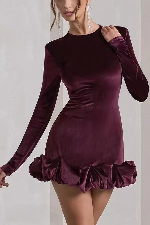 Damen Figurbetontes Cocktail-Minikleid aus Samt mit Volantkante und Langarm – Élara