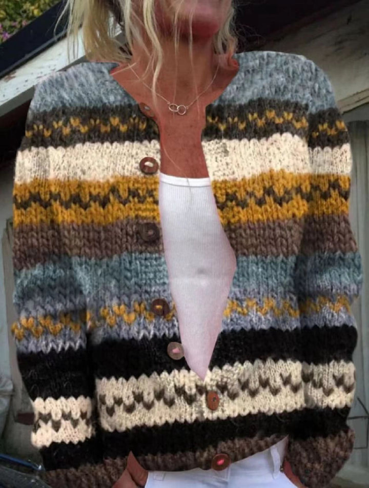 Damen nan kuscheliger Strickcardigan mit Zierholzknöpfen und Rundhalsausschnitt Echo Archiv