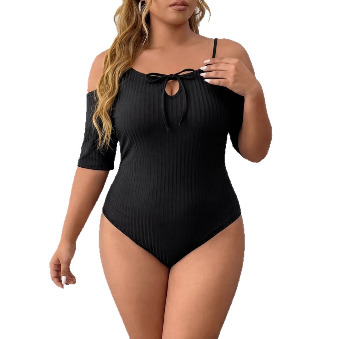 Damen Körperbetontes Oberteil mit Off-Shoulder Design Echo Archiv