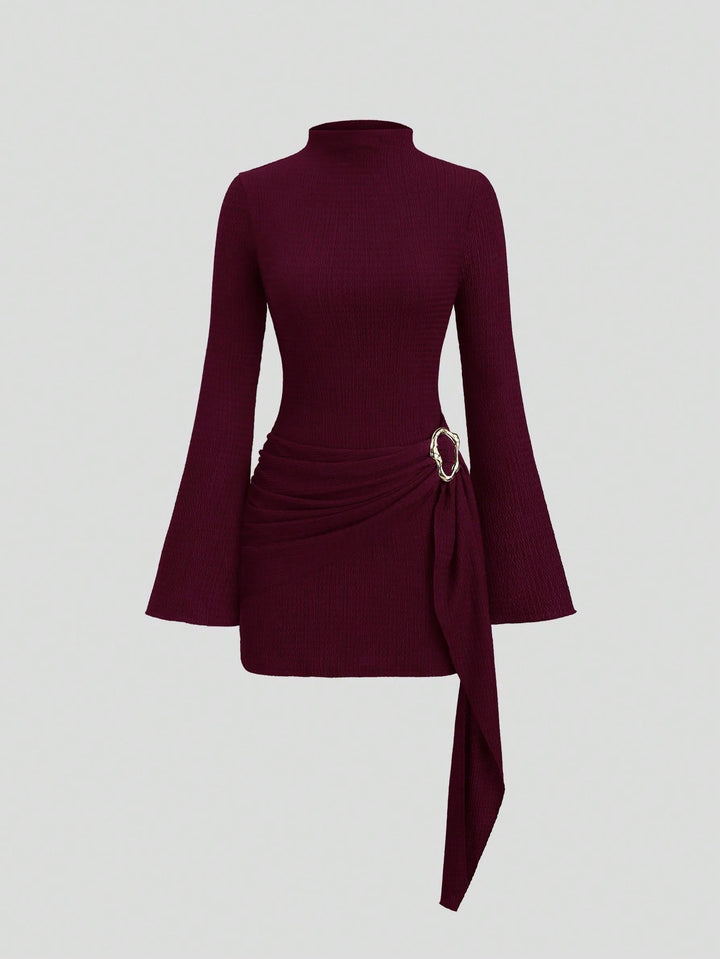 Damen nan figurbetontes Strick-Minikleid mit Stehkragen, Trompetenärmeln und seitlichem Drapé mit Zierring Echo Archiv