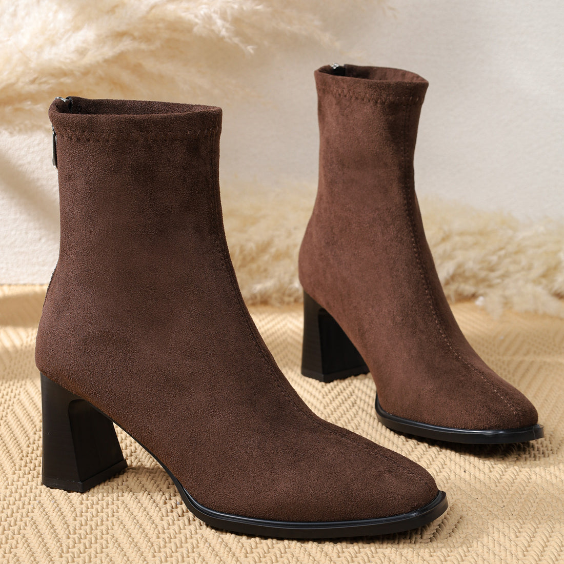 Damen Elegante Stiefeletten aus Wildleder mit Blockabsatz – Varelle