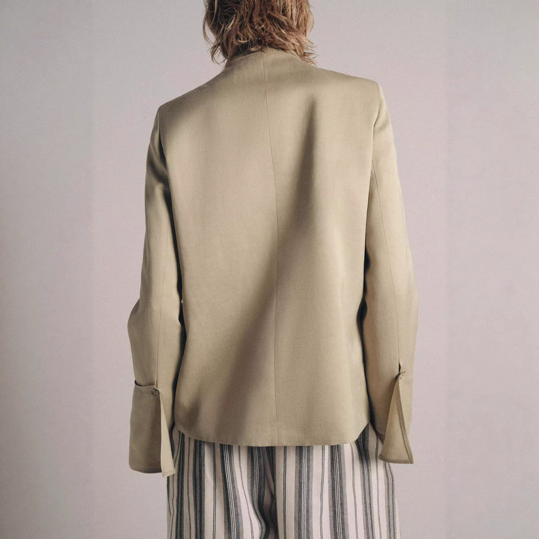 Damen Elegantes Cape-Kurzmantel mit Stehkragen, asymmetrischem Überschlag und Ärmelklappen Echoarchiv