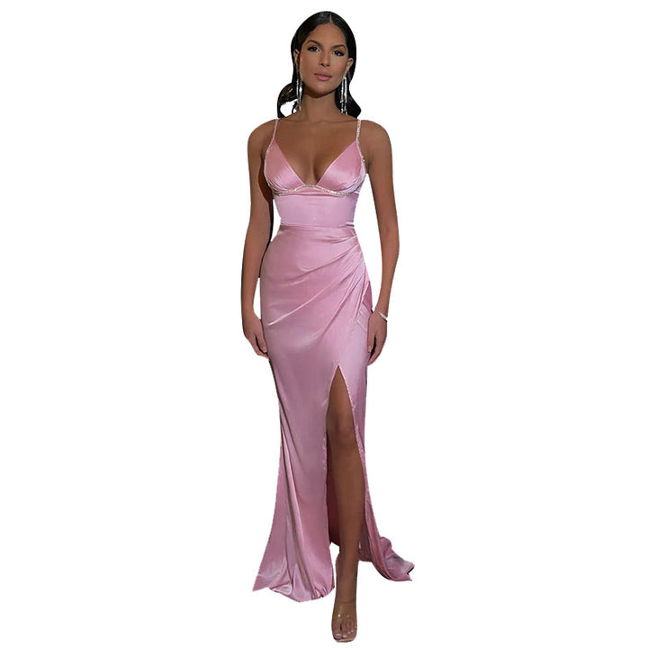 Damen Elegantes Satin-Maxikleid mit schmalem Schnitt und verführerischem V-Ausschnitt Echo Archiv