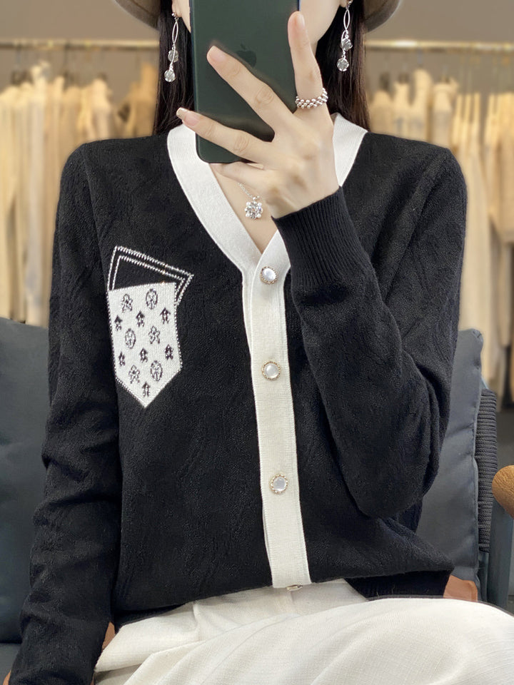 Damen Kurzgeschnittener V‑Neck-Cardigan mit Perlmuttknöpfen und kontrastierter Brusttasche Echoarchiv