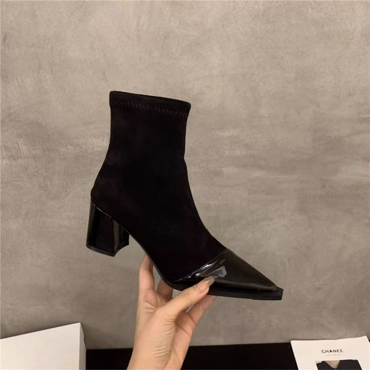 Damen Spitz zulaufende Stiefelette mit Wildlederschaft, patentierter Zehenkappe und sculpted Blockabsatz – Varelle