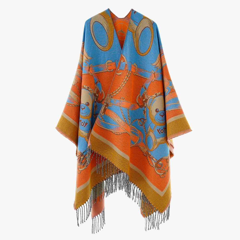 Damen Jacquard-Poncho mit Fransen und illustrativem Teddy-Sattel-Motiv – Avérine