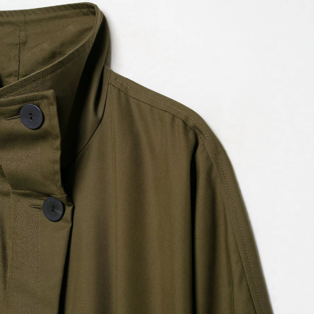 Damen Kurze Utility-Capejacke mit Tunnelzug, hohem Stehkragen und verstellbaren Ärmelriegeln Echoarchiv