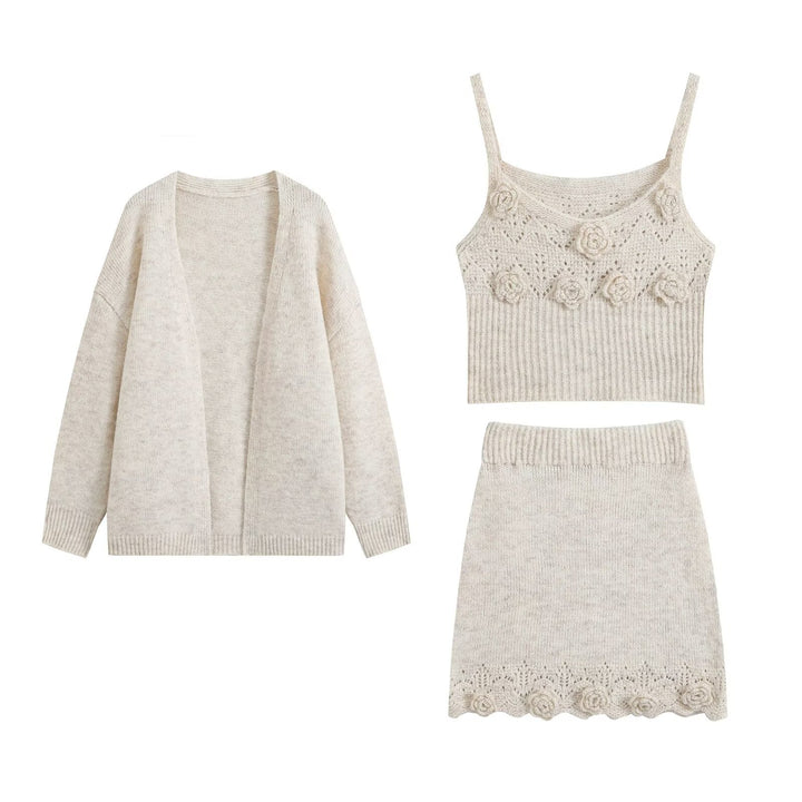 Damen Dreiteiliges Strickset mit offener Cardigan, Spaghettitop mit dreidimensionalen Blüten und tailliertem Rock Echo Archiv