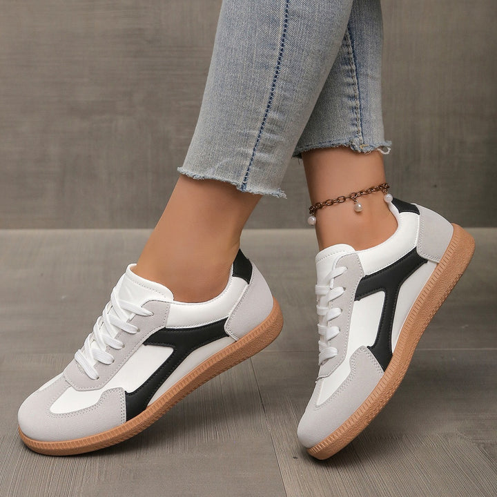 Damen Retro-Sneaker mit Gummisohle, leichtem Textilfutter und Komfortfußbett – Névara