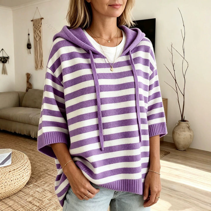 Damen Lässiger gestreifter Kapuzen-Poncho aus weichem Feinstrick mit halblangen Ärmeln – Auréline