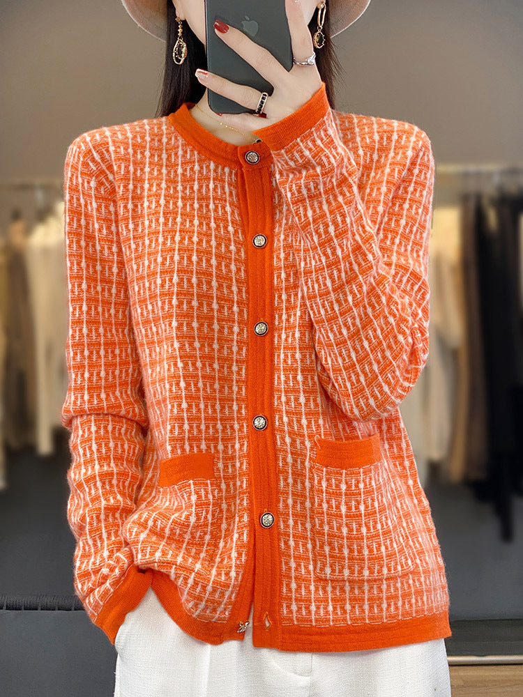 Damen Strickcardigan im Bouclé‑Gittermuster mit Rundhals, Schmuckknopfleiste und aufgesetzten Taschen Echoarchiv