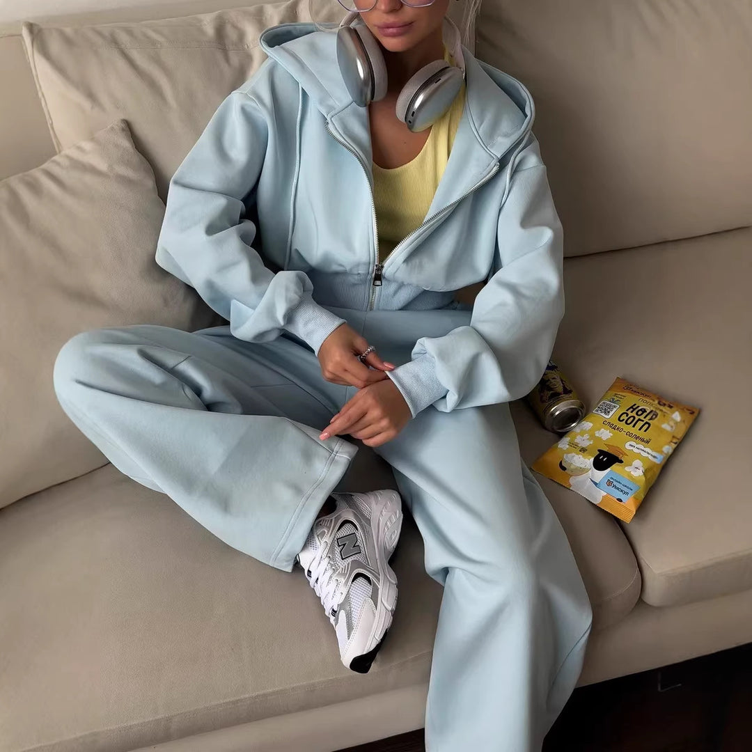 Damen gekürztes Reißverschluss-Hoodie mit Kapuze und hochgeschnittene Relax-Jogginghose mit elastischem Bund – Auréline