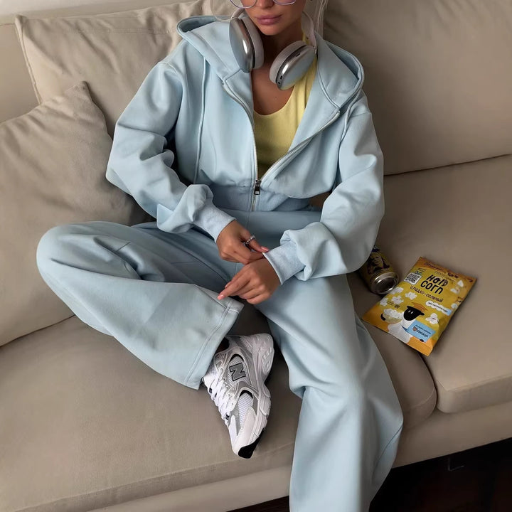 Damen gekürztes Reißverschluss-Hoodie mit Kapuze und hochgeschnittene Relax-Jogginghose mit elastischem Bund – Auréline