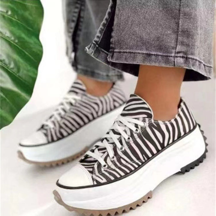 Damen nan Plateausneaker mit gezahnter Profilsohle, Canvas-Obermaterial und verstärkter Zehenkappe Echo Archiv