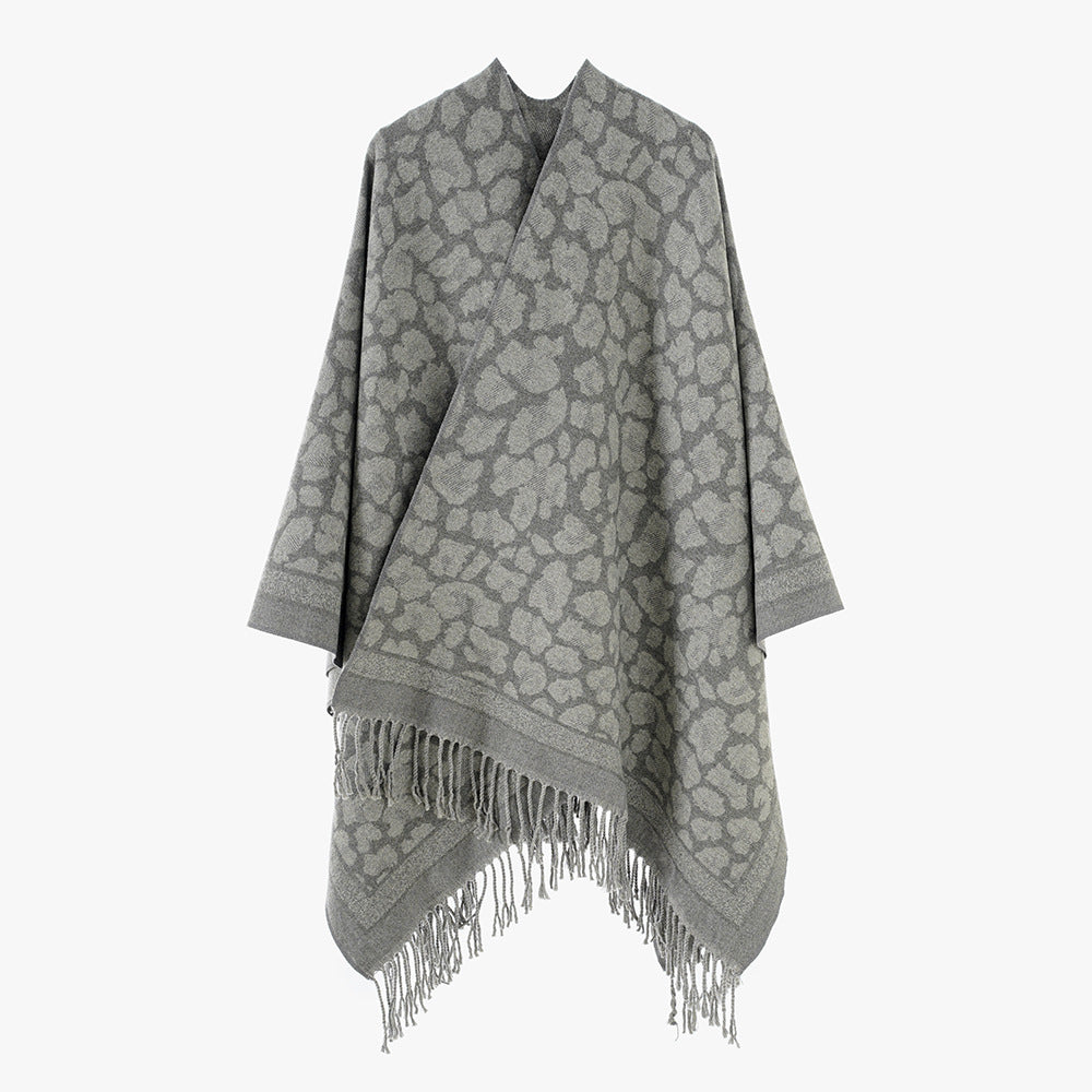 Damen Grobgewebter Überwurf im Denim‑Look mit tonigem Animal‑Jacquard und Fransensaum – Avérine