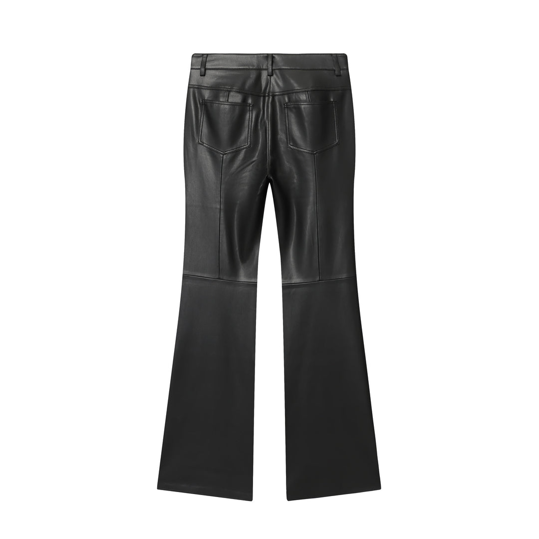Damen weit geschnittene Kunstleder‑Flarehose mit Teilungsnähten und aufgesetzten Gesäßtaschen – Avélisse