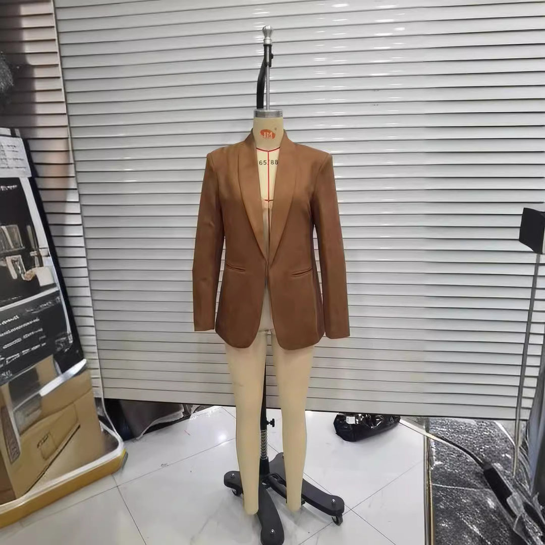 Damen lang geschnittener Blazer im Wildleder‑Imitat mit weichem Schalkragen und paspelierten Leistentaschen – Valéne