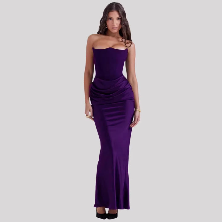 Damen Elegantes Abendkleid mit tiefem Dekolleté und drapierten Details Echo Archiv