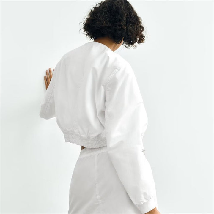Damen Kurze Cropped-Bomberjacke aus leichtem Windbreaker‑Material mit Rippbündchen und seitlichen Einschubtaschen Echoarchiv
