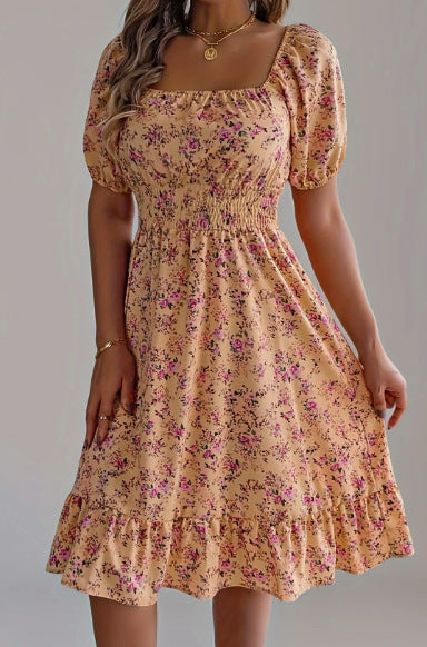 Damen sommerliches Blumenkleid mit Puffärmeln und Rüschensaum Echo Archiv
