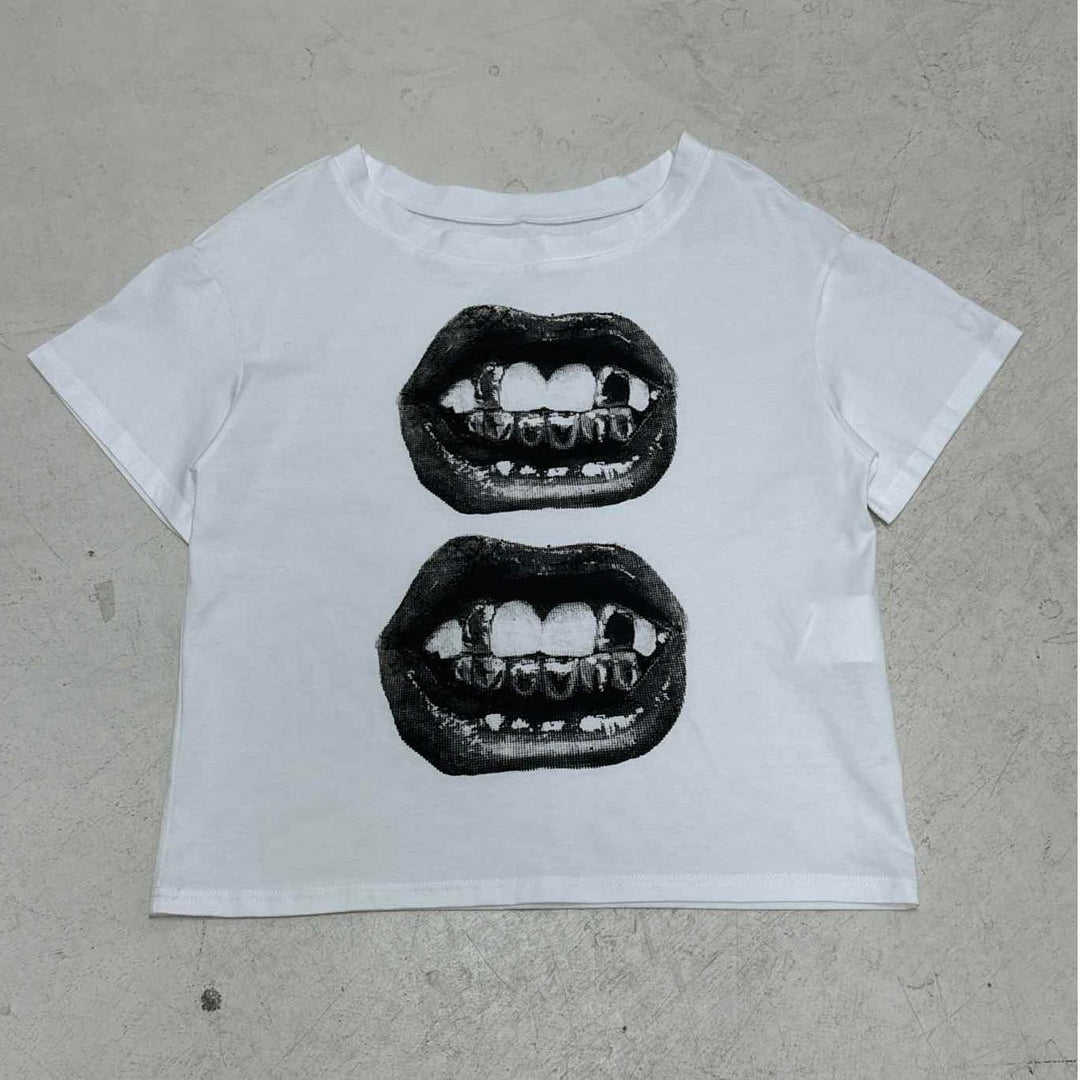 Damen lässiges T-Shirt mit glänzendem Kreuzdesign und großzügigem Ausschnitt Echo Archiv