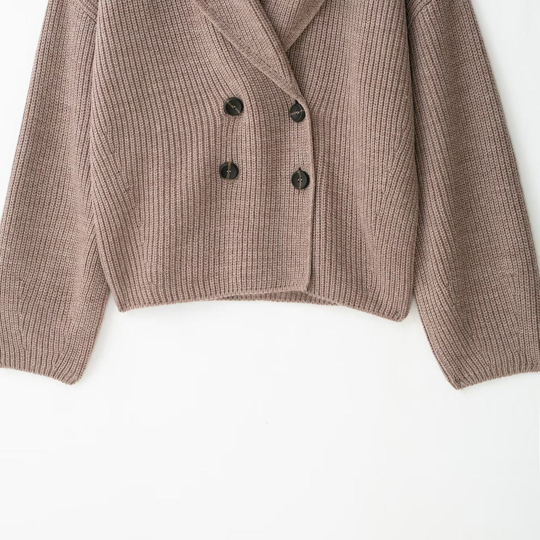 Damen Kurzgeschnittener Grobstrick-Cardigan mit Schalkragen und doppelreihiger Knopfleiste Echoarchiv