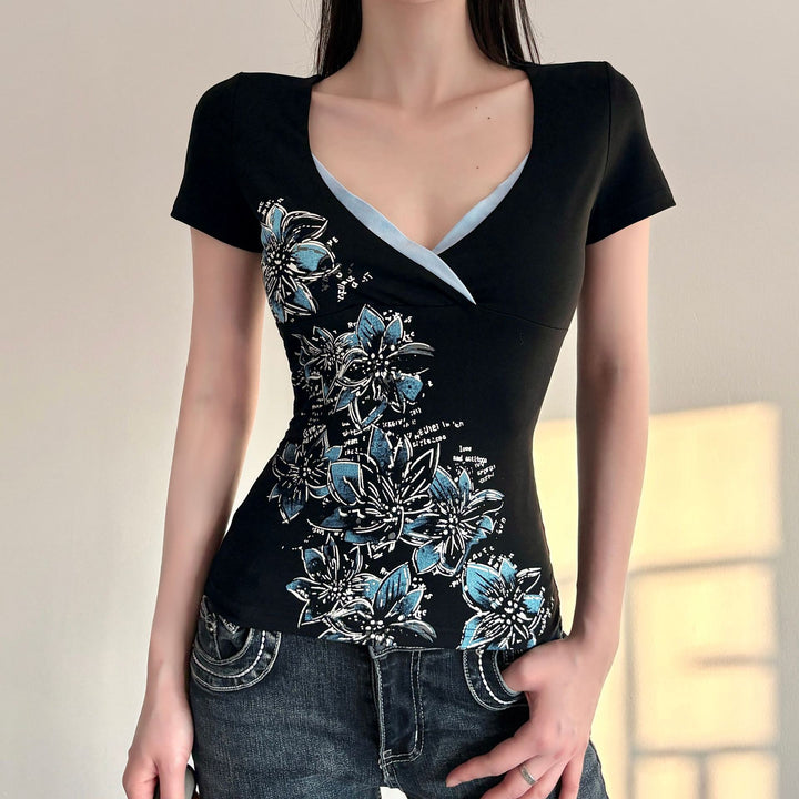 Damen figurbetontes T-Shirt mit floralem Druck und V-Ausschnitt Echo Archiv