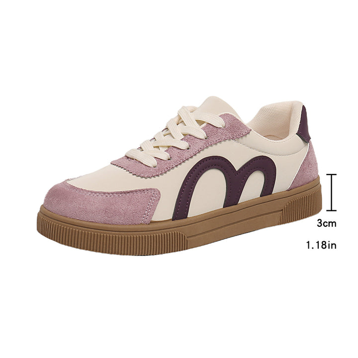 Damen Retro-Sneaker mit Velours‑Overlays, geschwungener Seitenapplikation und profilierter Gummisohle – Névara