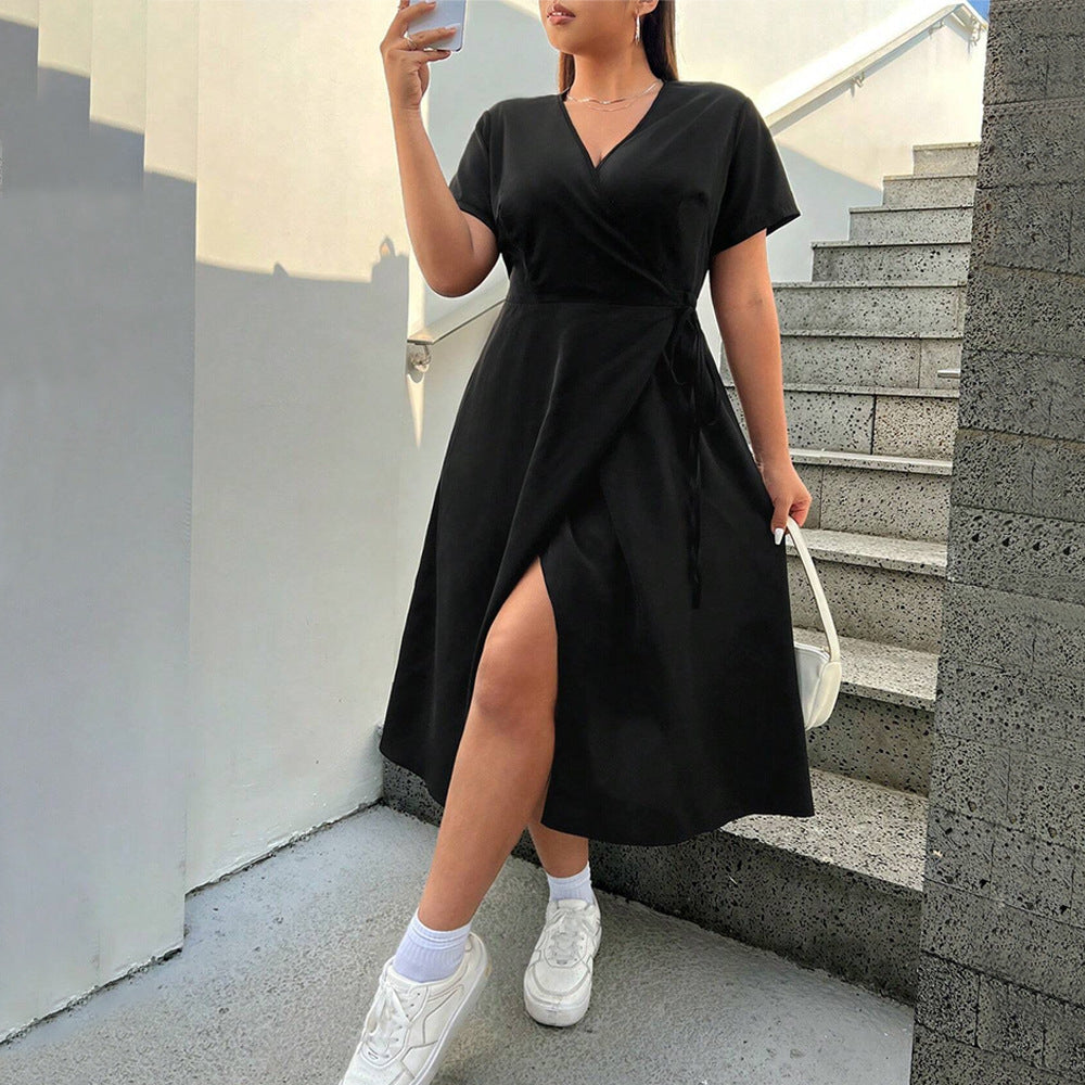 Damen Wickelkleid mit elegantem Schlitz und taillierter Silhouette Echo Archiv