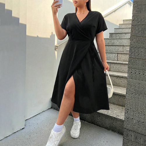 Damen Wickelkleid mit elegantem Schlitz und taillierter Silhouette Echo Archiv
