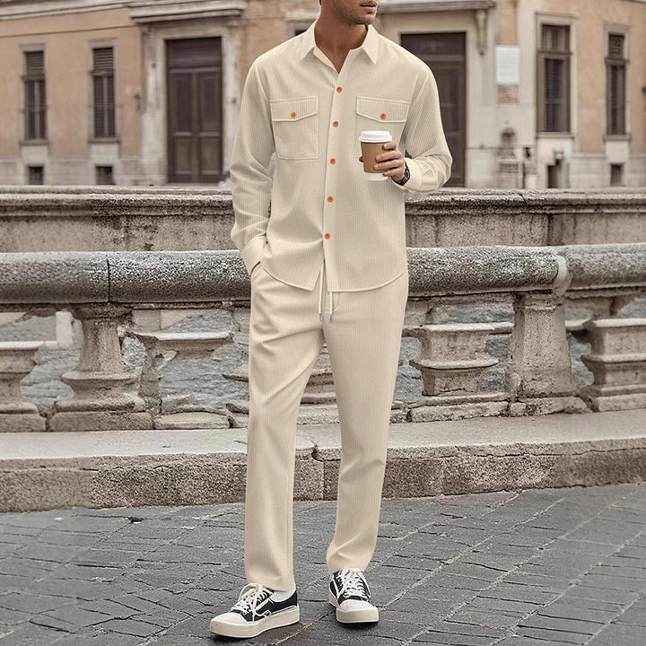 Herren lässiges Streifen-Set mit modernen Knopfdetails und praktischen Taschen Echoarchiv