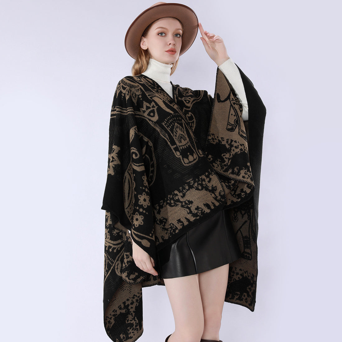 Damen Jacquard-Kimono-Cape aus Wollmix mit ornamentalen Tiermotiven – Célinea