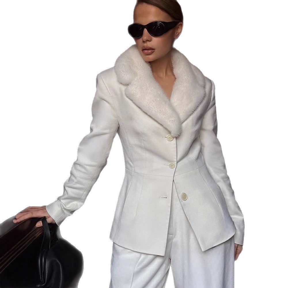 Damen Taillierter Blazer mit Webpelz‑Schalkragen & weite Bundfaltenhose Echoarchiv
