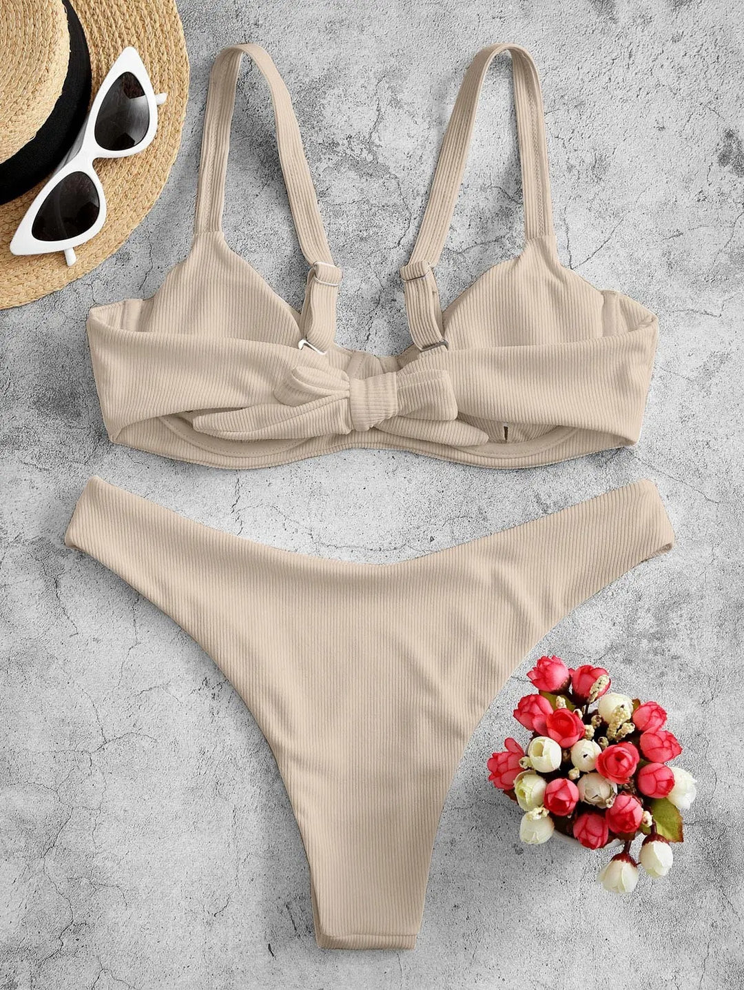 Damen Bikini mit gepolstertem Oberteil und hohem Beinausschnitt Echo Archiv