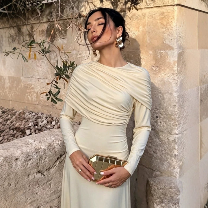 Damen Maxikleid mit Cape‑Drapierung und tailliertem Schnitt Echoarchiv