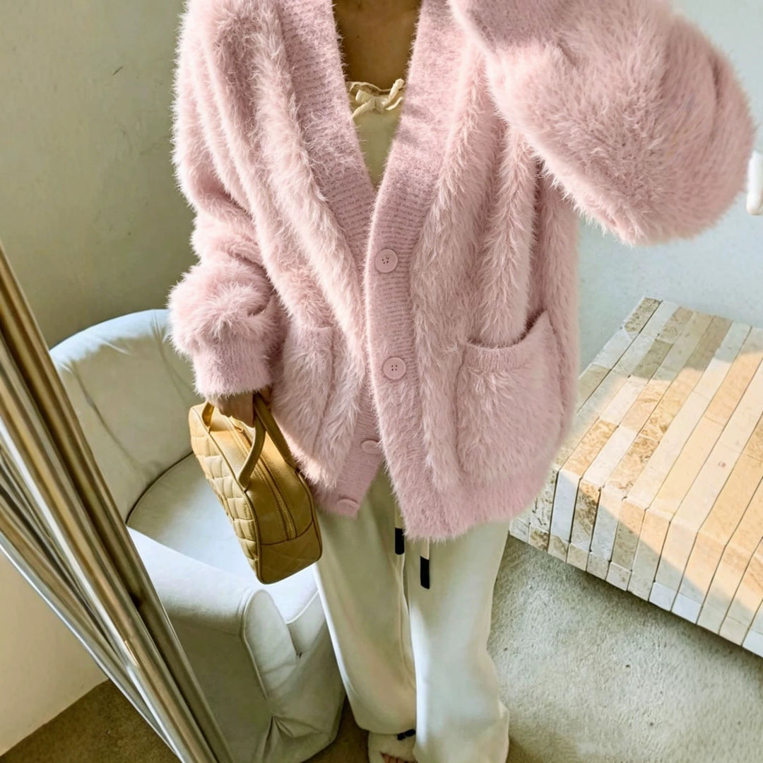 Damen Fluffy-Cardigan mit tiefem V-Ausschnitt, gerippter Knopfleiste und Eingrifftaschen – Veloura