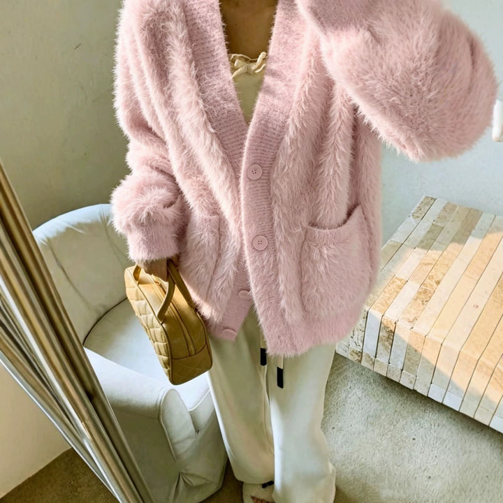 Damen Fluffy-Cardigan mit tiefem V-Ausschnitt, gerippter Knopfleiste und Eingrifftaschen – Veloura