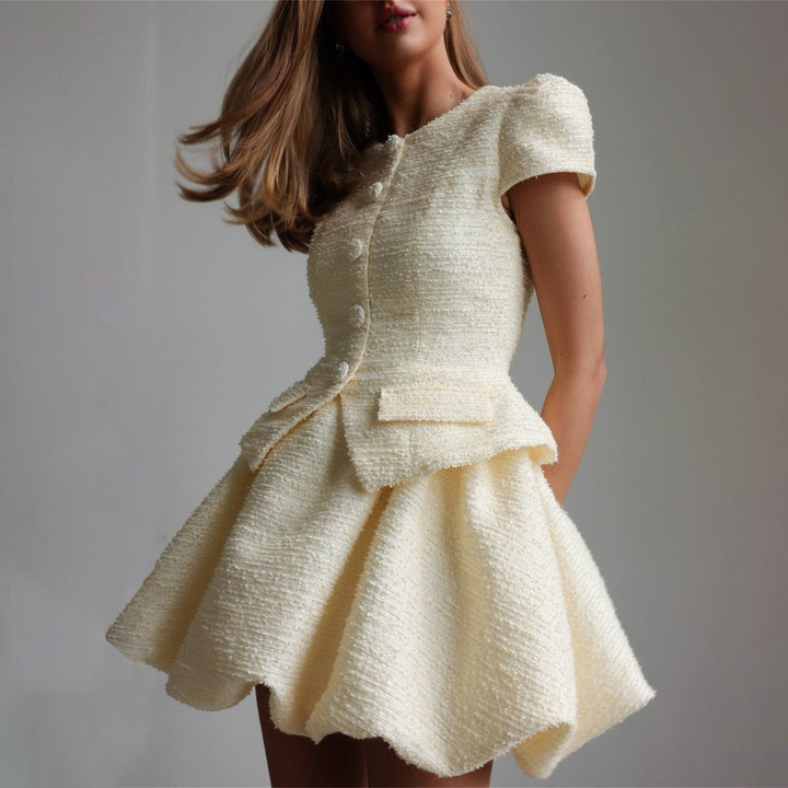 Damen Figurbetontes Tweed-Minikleid mit Schößchen und Knopfleiste Echo Archiv