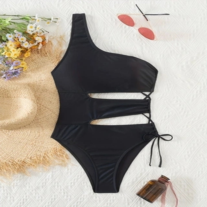 Damen Einseitiger Badeanzug mit modernem Cut-Out und sportlichem Schnitt Echo Archiv