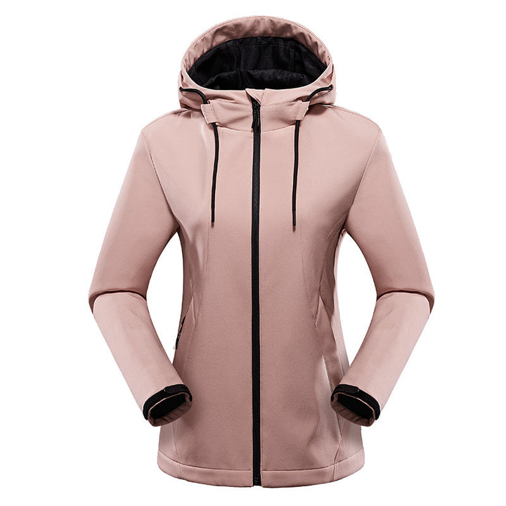Damen Taillierte Softshell-Jacke mit Kapuze, winddichter Membran und verdeckten Reißverschlüssen – Célinea