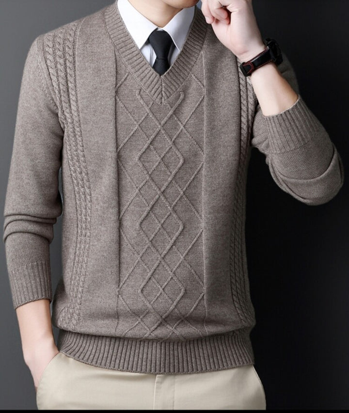 Herren V-Ausschnitt Pullover im modernen Zopfmuster Echoarchiv