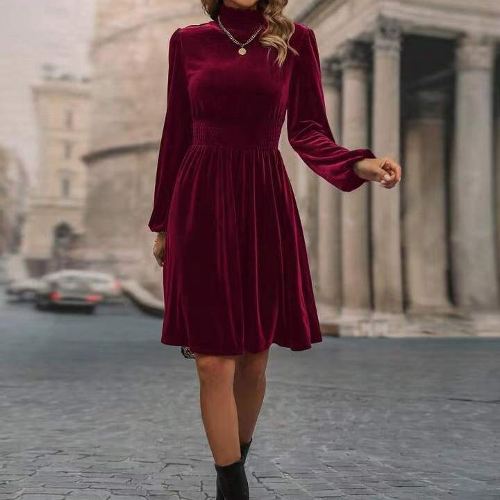 Damen Samtkleid mit hochgeschlossenem Design und eleganten langen Ärmeln Echoarchiv