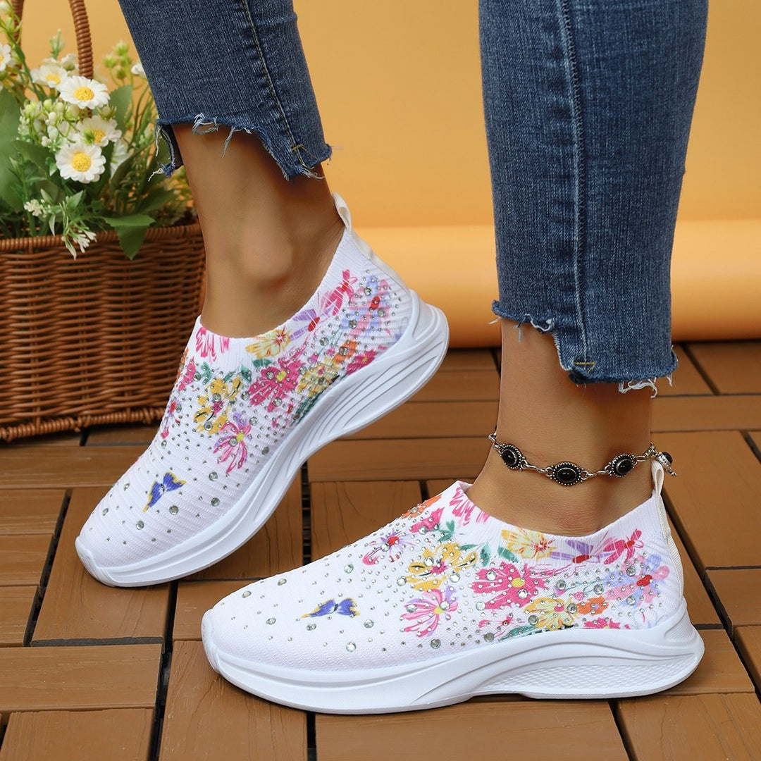 Damen Slip-On Strick-Sneaker mit elastischem Schaft, Blumenprint und Strassbesatz – Névara