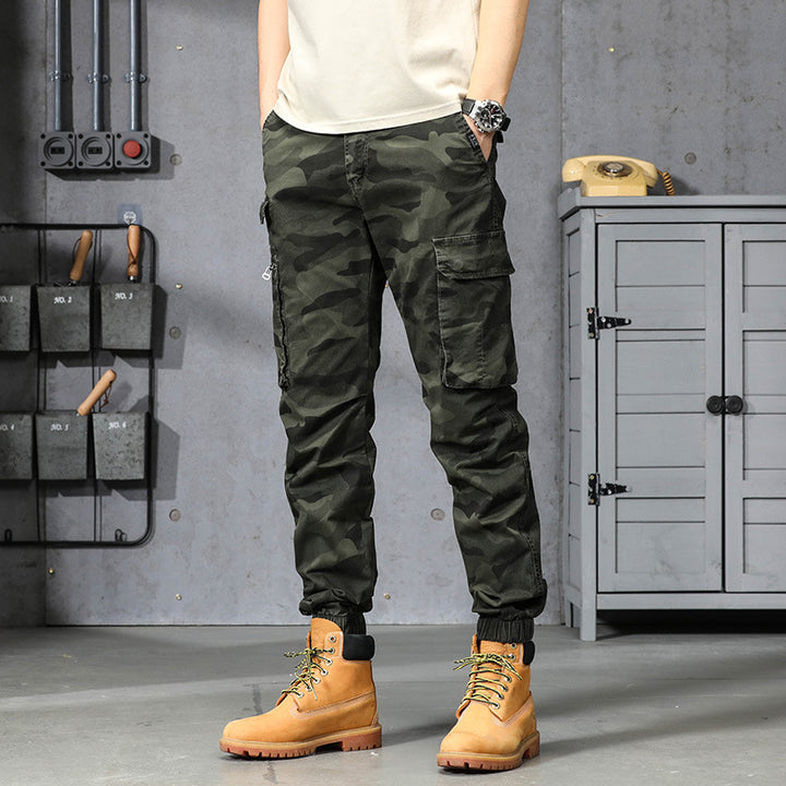 Herren Camouflage‑Cargo‑Jogginghose im Military‑Look mit Mehrfachtaschen und elastischem Knöchelabschluss Echo Archiv