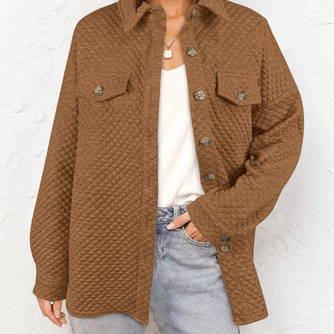 Damen Stepp Übergangshemdjacke mit Oversize Schnitt Brustpatten und Knopfleiste – Célinea