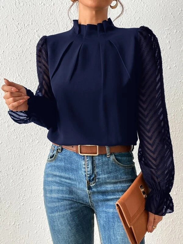 Damen Taillierte Chiffonbluse mit Stehkragen und transparenten Chevron-Ärmeln Echo Archiv