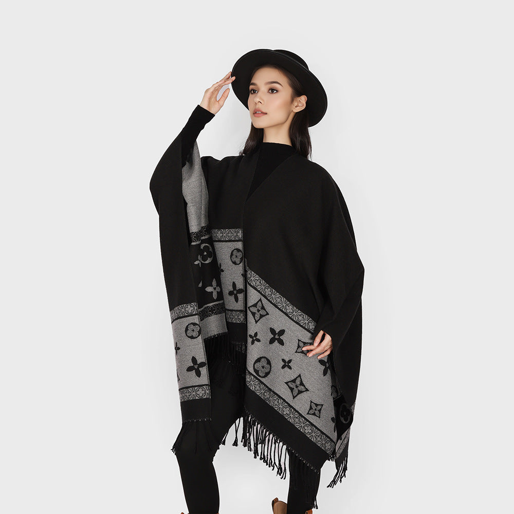 Damen Fransen-Capeponcho im Jacquard-Wollmix mit asymmetrischem Zipfelsaum Echo Archiv