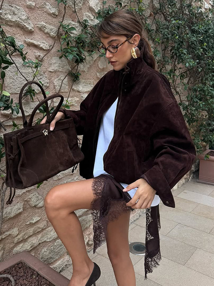 Damen Kurz geschnittener Veloursleder-Blouson mit hohem Stehkragen, kastiger Oversize‑Silhouette und verdecktem Reißverschluss Echoarchiv