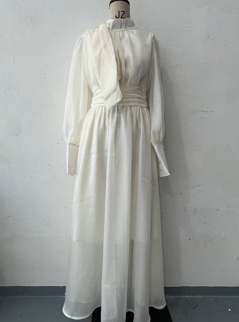 Damen Elegantes Chiffon-Maxikleid mit tailliertem Wickelbund, Stehkragen und langen Puffärmeln Echo Archiv